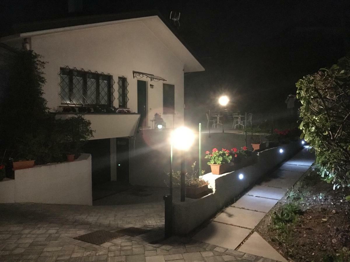 مبيت وإفطار Carugo Elleboro المظهر الخارجي الصورة